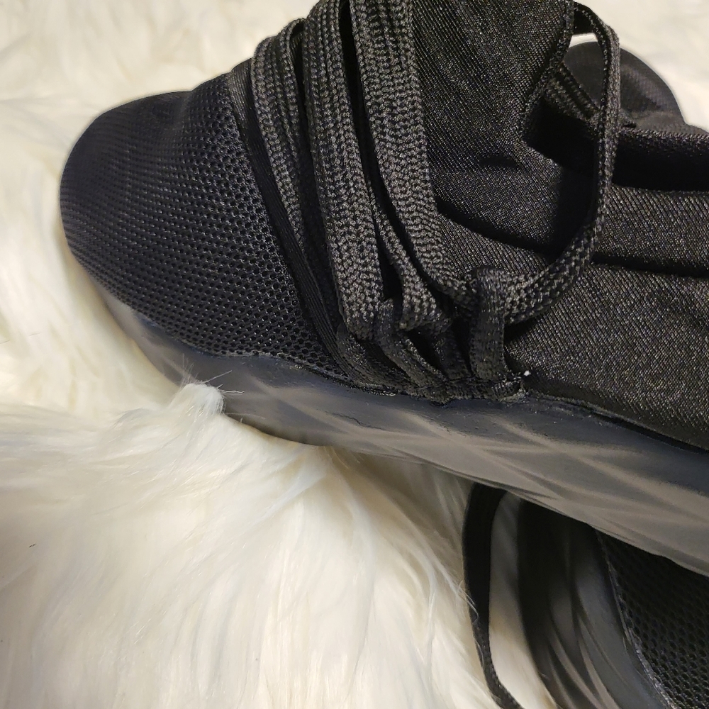 Shein black hardside sneakers - Picture 2 of 6